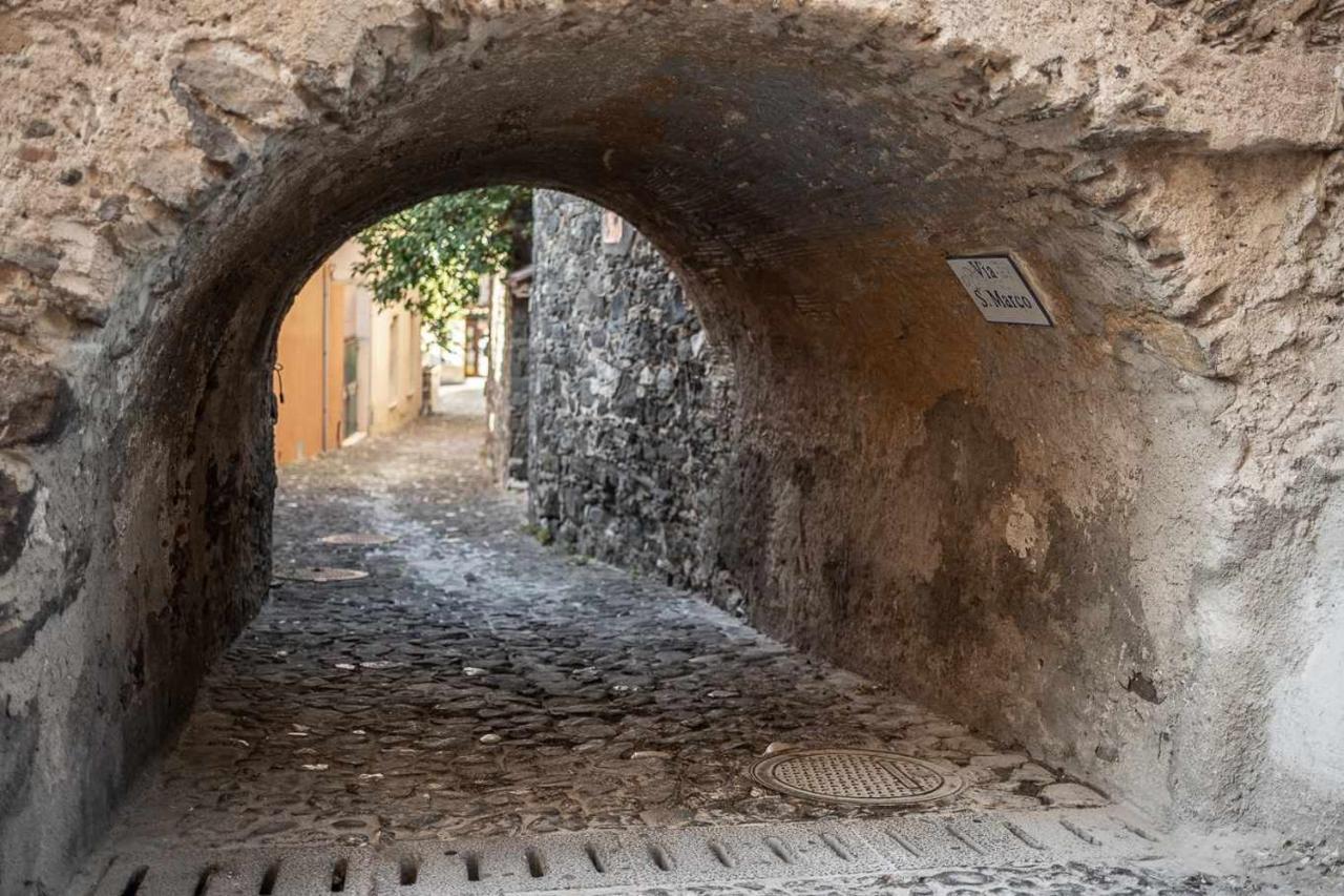 Domo Orise Alloggio In Pieno Centro Орозеи Экстерьер фото